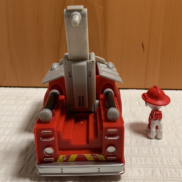 Paw Patrol On-A-Roll Marshall Transforming Firetruck w/Siren - SpinMaster - Picture 10 of 14